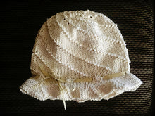 Load image into Gallery viewer, Vera&#39;s Vintage Spring Swag Hat Pattern